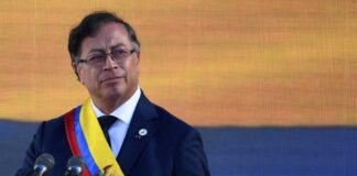 Gustavo Petro pide a indocumentados en EU regresar a Colombia