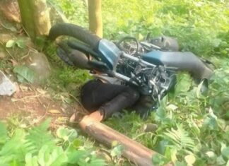 Hallan un motociclista sin vida en Cuetzalan