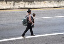 Arrestan a 538 migrantes en primeras redadas de la era Trump