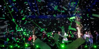 Reciben año nuevo 200 mil personas con espectáculo de Polymarchs