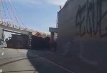 Vuelca camión de carga en la autopista Puebla-Orizaba