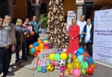 Voluntariado del Congreso de Puebla entrega juguetes al DIF