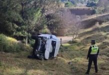 Caen a barranco dos poblanos en la Xalapa-Perote y terminan heridos