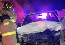 Chocan dos vehículos en la autopista Siglo XXI