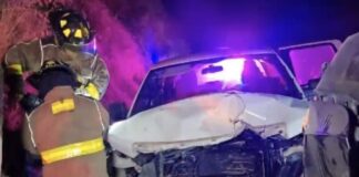 Chocan dos vehículos en la autopista Siglo XXI