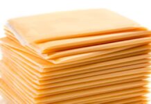 Profeco detecta inconsistencias en imitaciones de queso americano