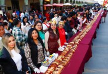 Parten rosca de reyes de 200 metros en San Pedro Cholula