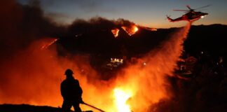 Seis incendios azotan a Los Ángeles; suman cinco muertos