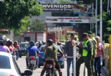 Venezuela cierra frontera terrestre y suspende vuelos con Colombia
