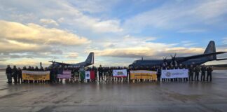 Bomberos mexicanos llegan a Los Ángeles para combatir incendios