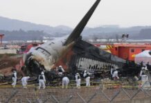 Cajas negras de avión surcoreano dejaron de funcionar antes de estrellarse