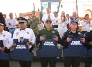 Armenta entrega vehículos y equipamiento a policía de Cholula