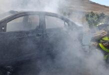 Se incendia auto en Vía Atlixcáyotl; no hay heridos
