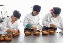 Reconocen a alumnos de la Escuela de Gastronomía del SMDIF