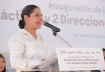 Lupita Cuautle entrega obras educativas en San Antonio Cacalotepec