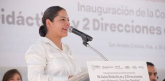 Lupita Cuautle entrega obras educativas en San Antonio Cacalotepec