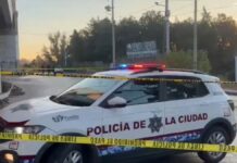 Policías heridos y volcadura de patrulla por persecución en Puebla