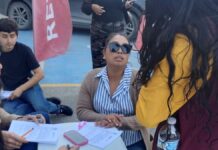 Profeco ayuda a mujer que protestó con fiesta afuera de agencia en Reynosa