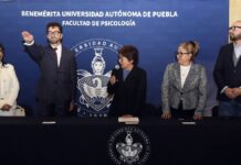 Lilia Cedillo toma protesta a director de Psicología BUAP