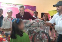 Pepe Chedraui y MariElise Budib regalan juguetes a niños en La Margarita