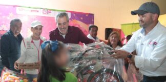 Pepe Chedraui y MariElise Budib regalan juguetes a niños en La Margarita