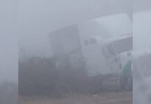 Cierran la Orizaba-Tehuacán por tráiler en riesgo de volcar