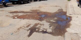 Vecinos de Xonaca sufren por baches en calles