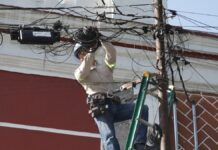 Retiran 32 mil metros de cables obsoletos en Puebla capital