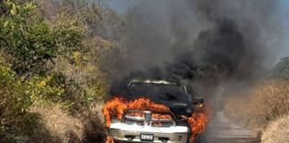 Se incendia la camioneta del alcalde de Tlapanalá al salir de taller