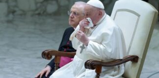 Papa Francisco es hospitalizado por problemas respiratorios