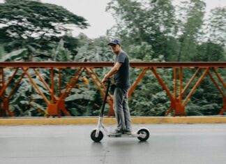 CDMX propone reformar uso de bicimotos y patines eléctricos