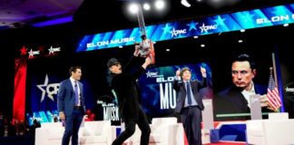 Javier Milei regala una motosierra a Elon Musk