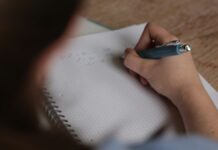 Escuelas carecen de protocolos para casos de violencia vicaria, denuncian activistas