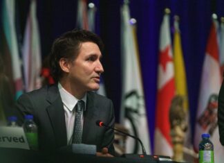 Canadá y EU pactan pausa de aranceles durante un mes
