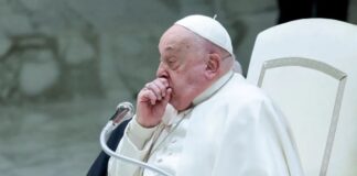 Papa Francisco continúa con bronquitis; pide a sacerdote leer en su lugar