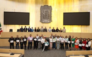 Reconoce Congreso del Estado a personal con décadas de servicio