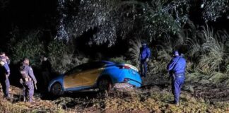 Recuperan taxi robado en Zautla; lo hallan volcado