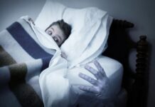 Niño alerta sobre “monstruo” bajo su cama, era un hombre de 27 años