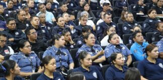 Participan policías en conversatorio para prevenir violencia contra mujeres