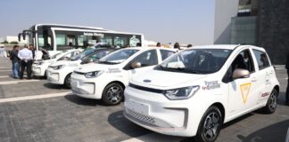 Armenta entrega autobuses y taxis eléctricos para transporte público