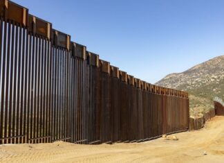 EU añadirá 11 kilómetros más al muro fronterizo con México