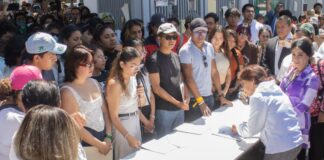 Estudiantes de la BUAP entregan pliego petitorio a Lilia Cedillo