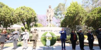 Armenta conmemora natalicio de Benito Juárez