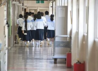 Japón combate el absentismo escolar con clases en el metaverso