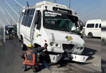 Choca microbús en Puebla y deja ocho heridos