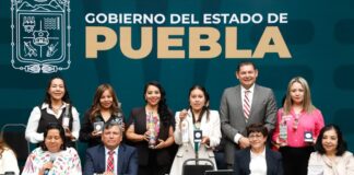 Reconocen a cinco mezcaleras poblanas premiadas en Bruselas