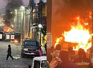 Incendian patrullas y vandalizan presidencia municipal en Acatzingo