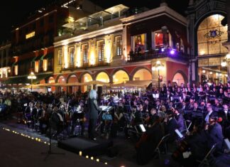 Macroconcierto sinfónico engalanó el Zócalo por aniversario de Puebla