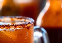 Clausuran cuatro negocios de por venta irregular de alcohol en Puebla