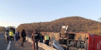 Vuelca autobús de pasajeros en la Cuacnopalan-Oaxaca